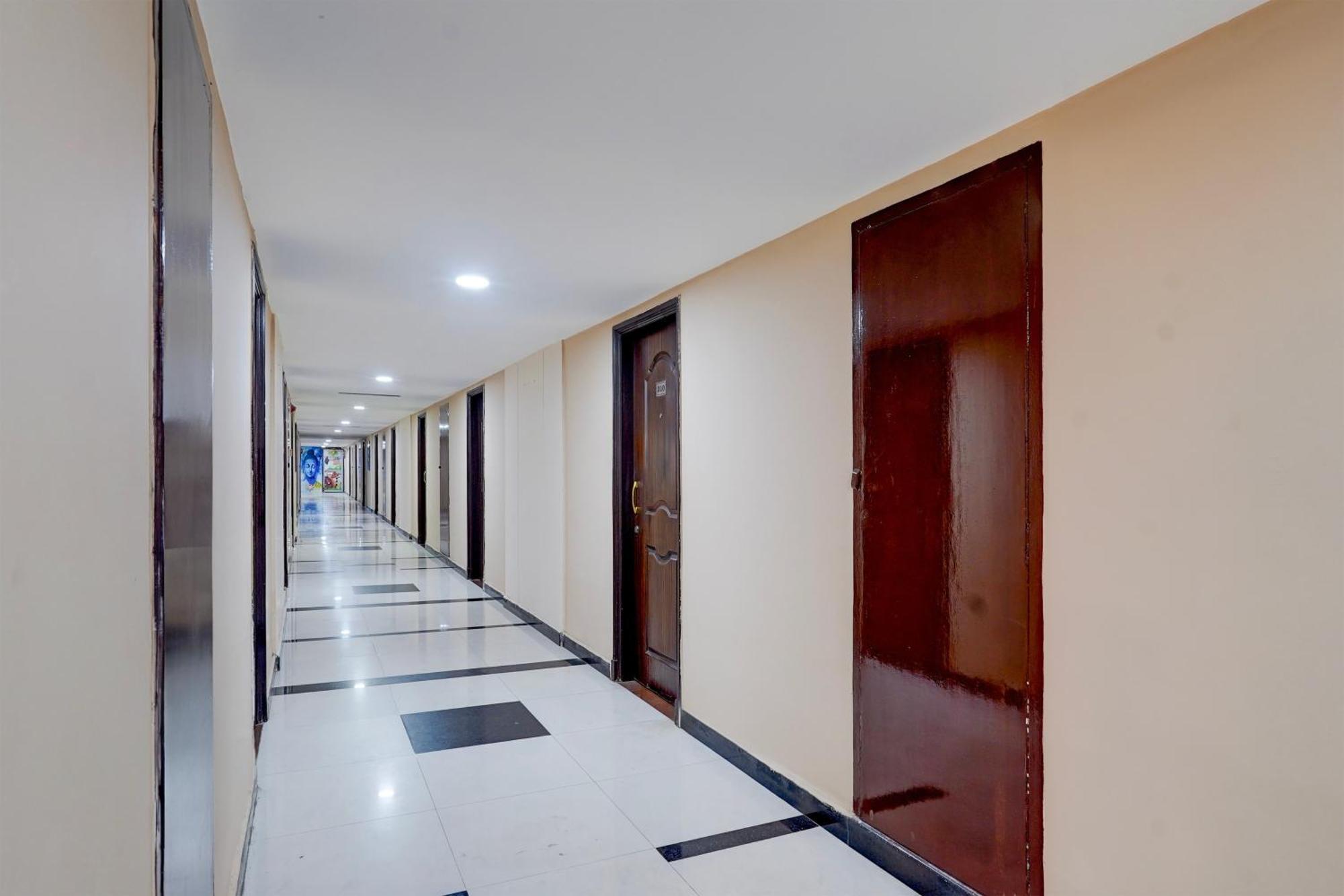 Super Townhouse Koyambedu Hotel Chennai Ngoại thất bức ảnh