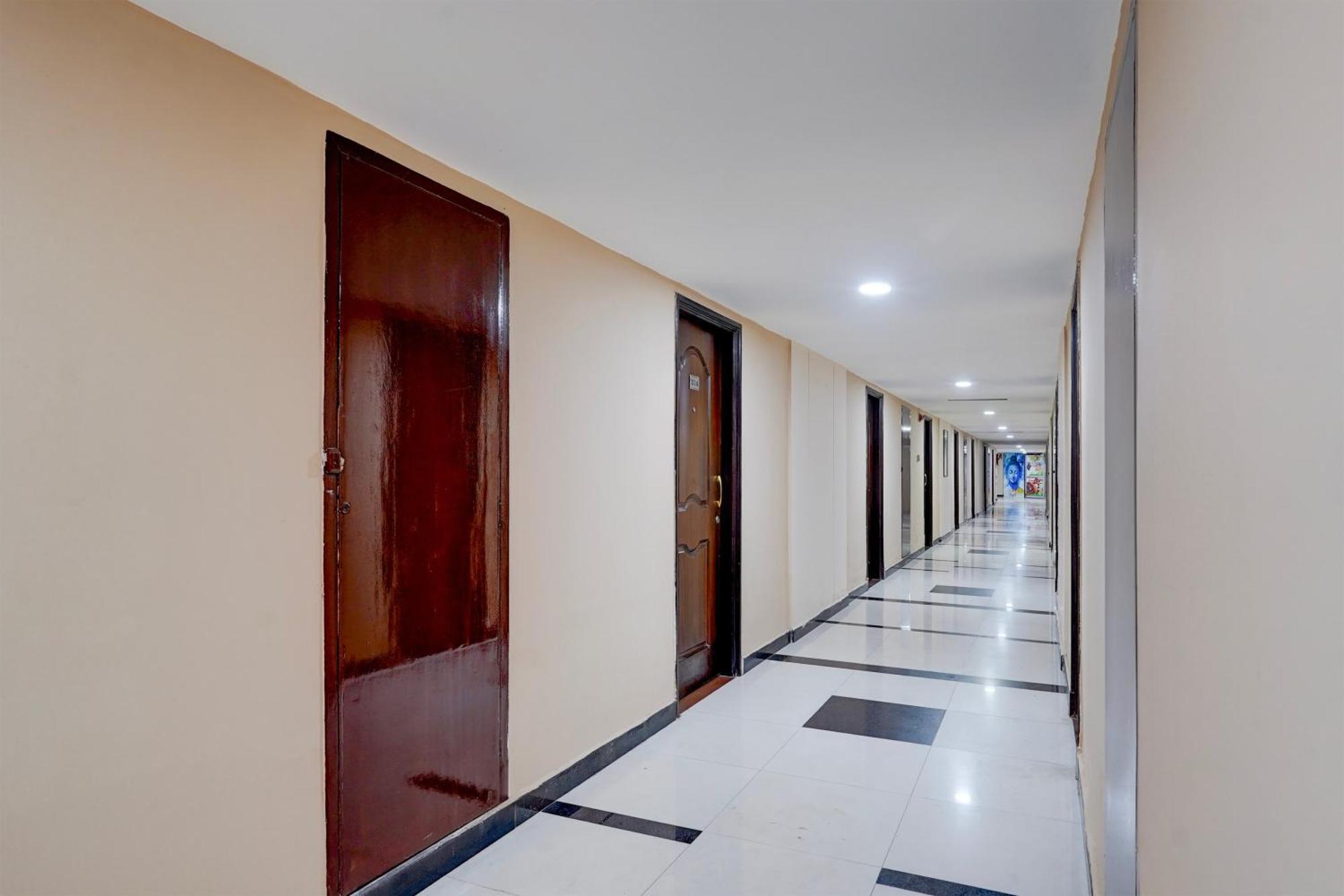 Super Townhouse Koyambedu Hotel Chennai Ngoại thất bức ảnh