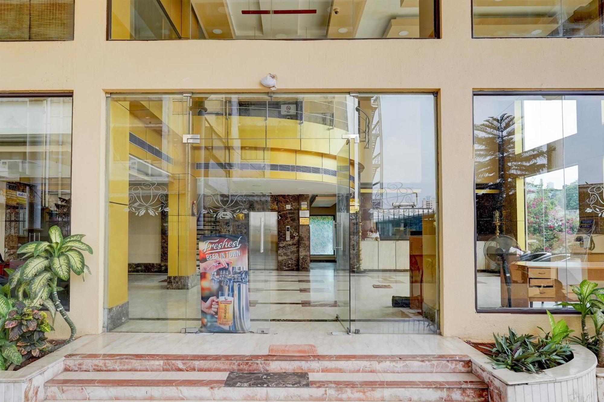 Super Townhouse Koyambedu Hotel Chennai Ngoại thất bức ảnh