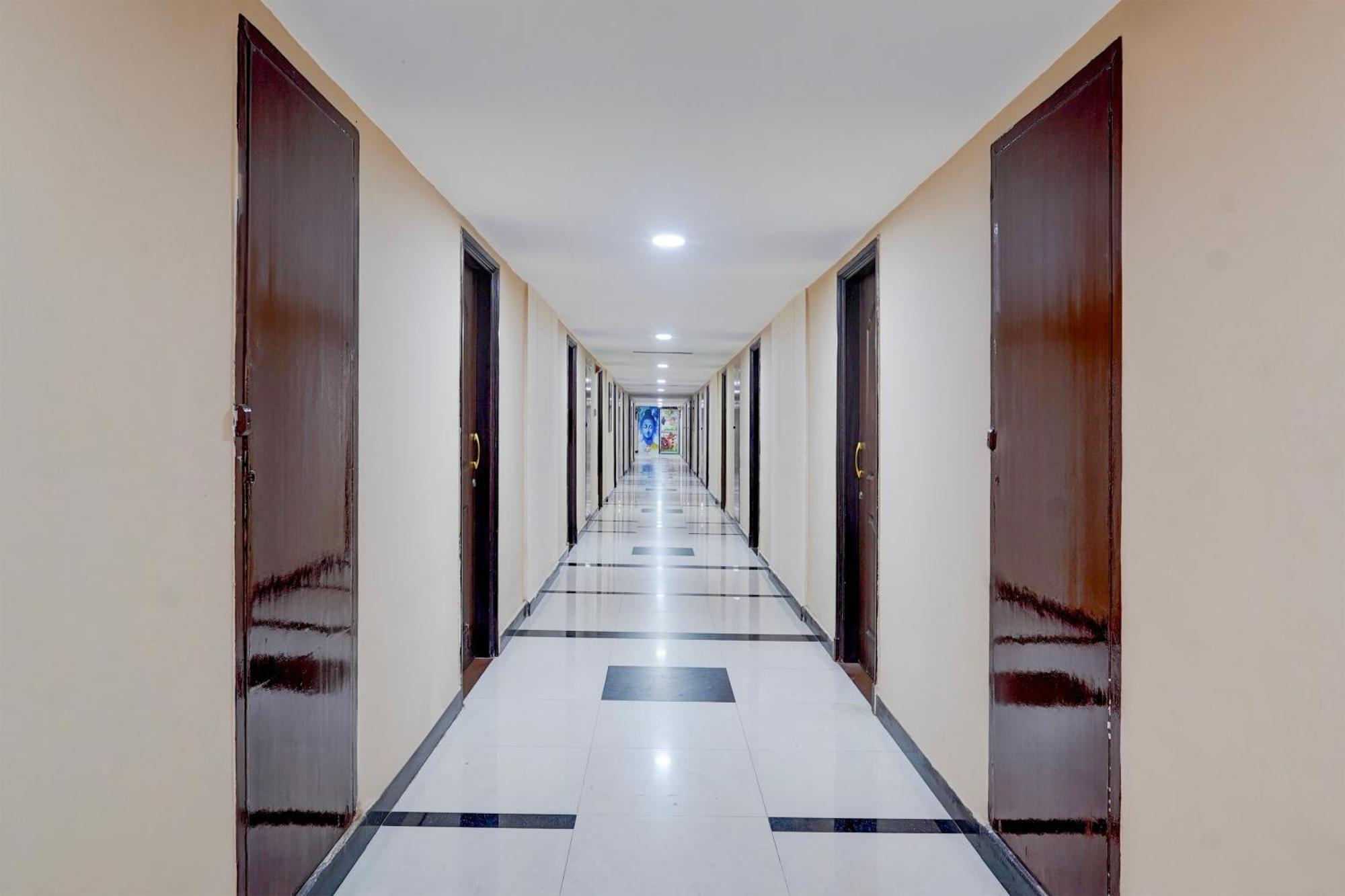 Super Townhouse Koyambedu Hotel Chennai Ngoại thất bức ảnh