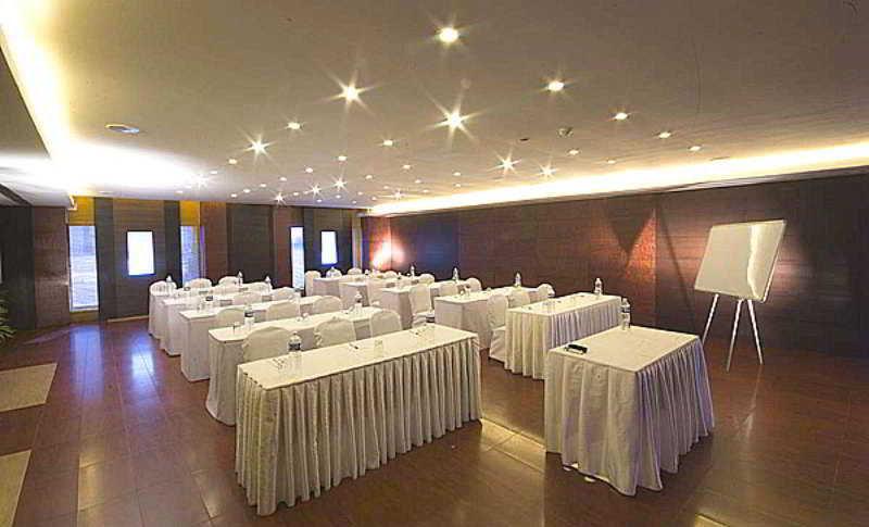 Super Townhouse Koyambedu Hotel Chennai Ngoại thất bức ảnh