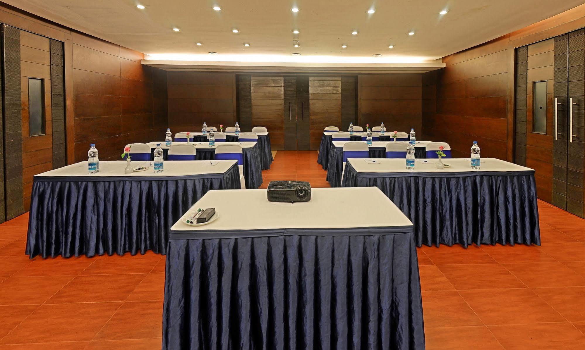 Super Townhouse Koyambedu Hotel Chennai Ngoại thất bức ảnh