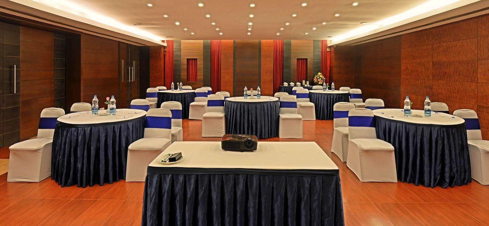 Super Townhouse Koyambedu Hotel Chennai Ngoại thất bức ảnh