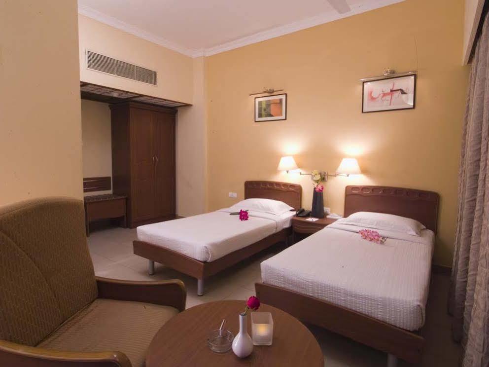 Super Townhouse Koyambedu Hotel Chennai Ngoại thất bức ảnh